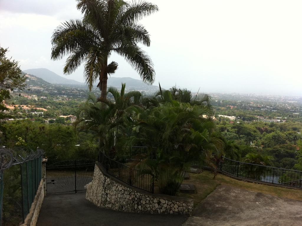 Hill Top Kingston Jamaica מראה חיצוני תמונה